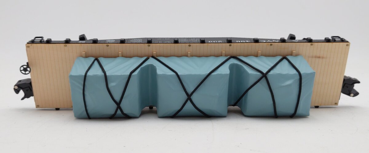 Lionel 6-27541 O Gauge New York Central 40‘ Flatcar #496299 with Covered Load LN/Box