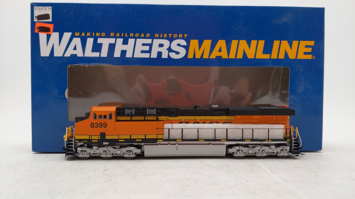 Walthers 910-10176 GE ES44C4 DC BNSF #8399