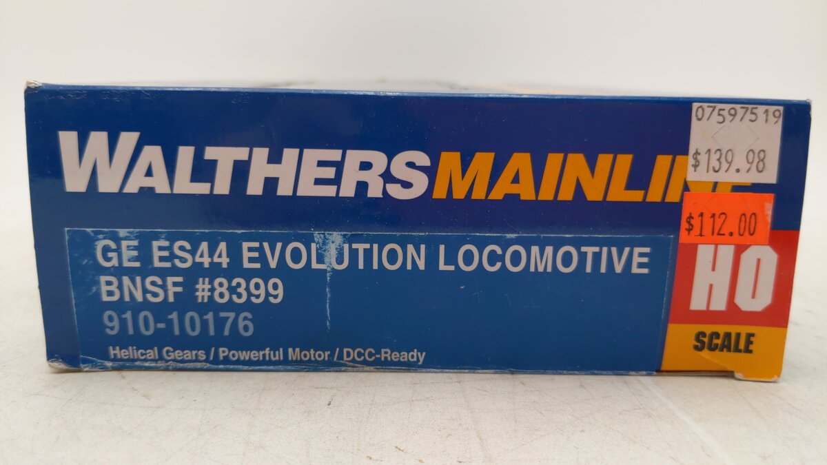 Walthers 910-10176 GE ES44C4 DC BNSF #8399