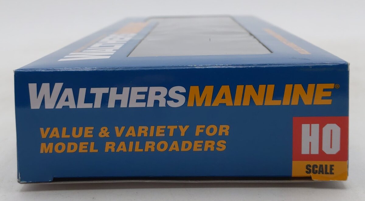 Walthers 910-30202 HO Scale Santa Fe 85' Budd Small-Window Coach Passenger Car