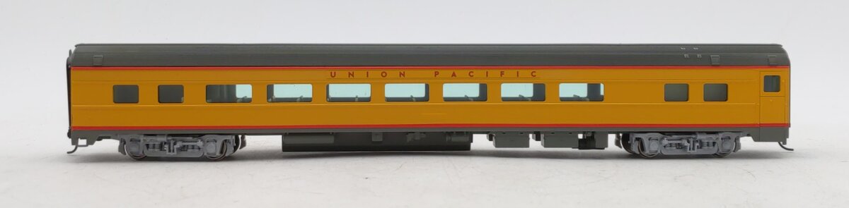 Walthers 910-30008 HO Scale Union Pacific 85' Budd Large-Window Coach Car LN/Box