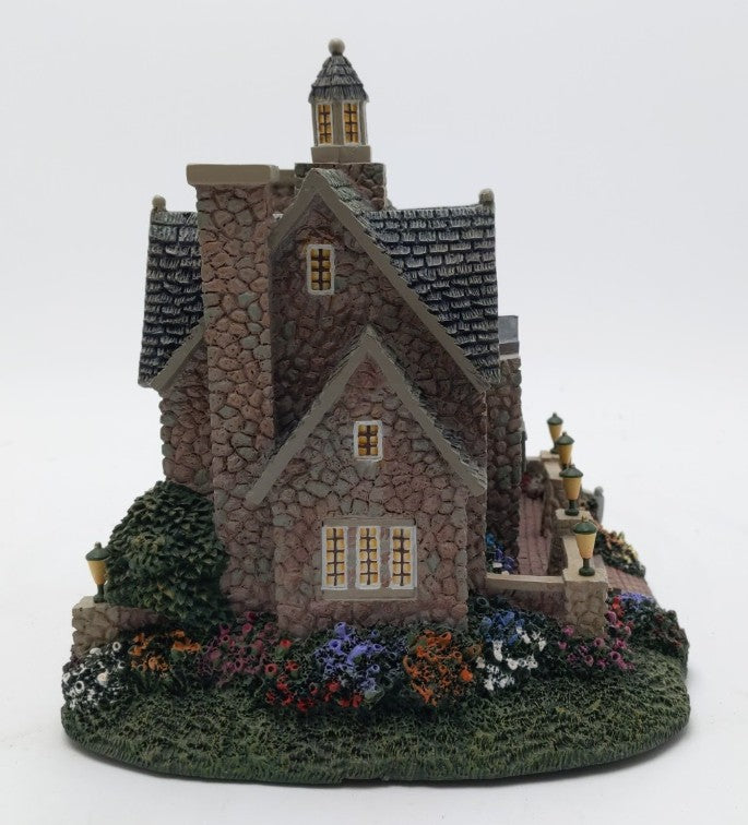 Hawthorne Village 79561 Lighted Porcelain Village Hall LN