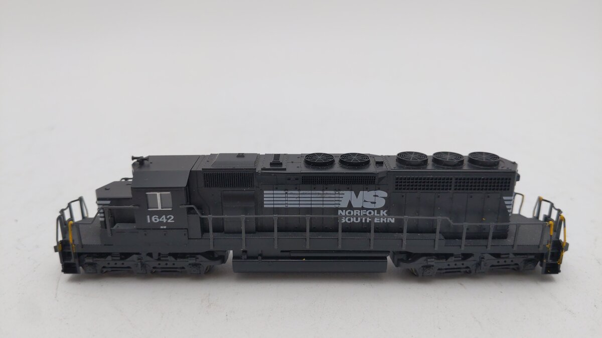 Kato 176-4810 Norfolk Southern SD40-2 Diesel Locomotive #1642 EX