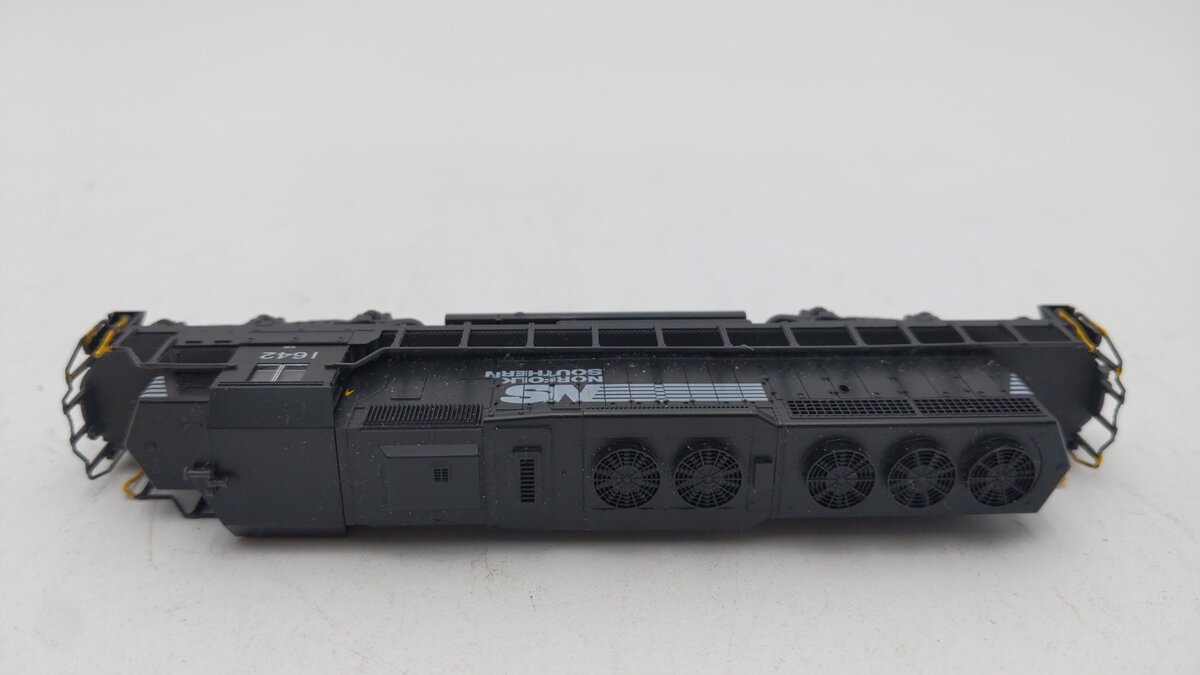 Kato 176-4810 Norfolk Southern SD40-2 Diesel Locomotive #1642 EX
