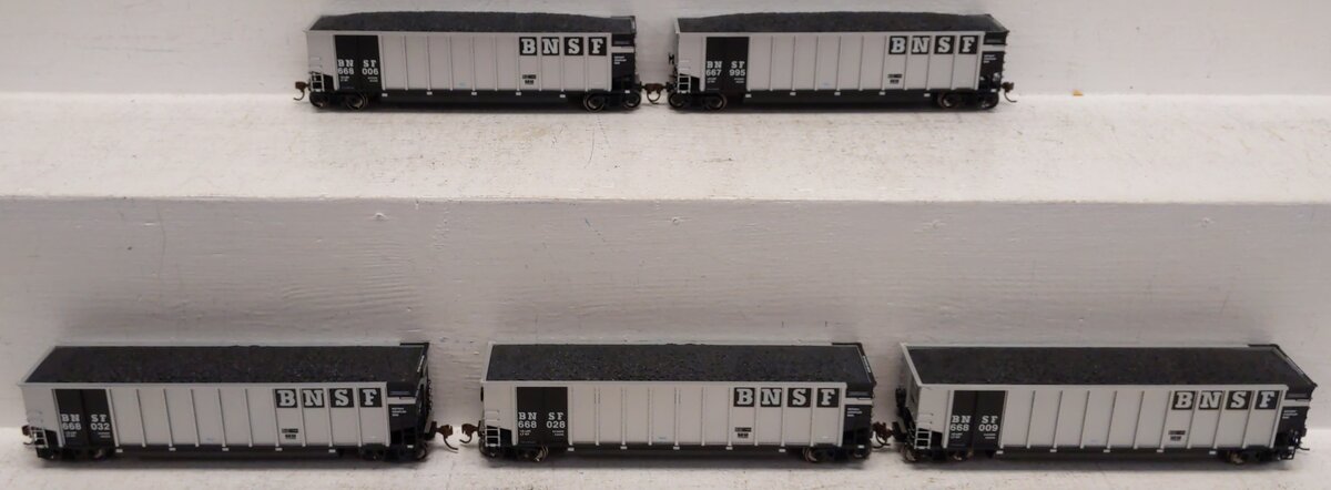 Athearn 79631 HO Burlington Northern Santa Fe Bethgon Coalporter w/ Load #2 (5)
