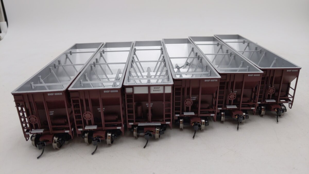 Walthers 910-56852 HO BNSF RD4 Coal Hopper (Set of 6)