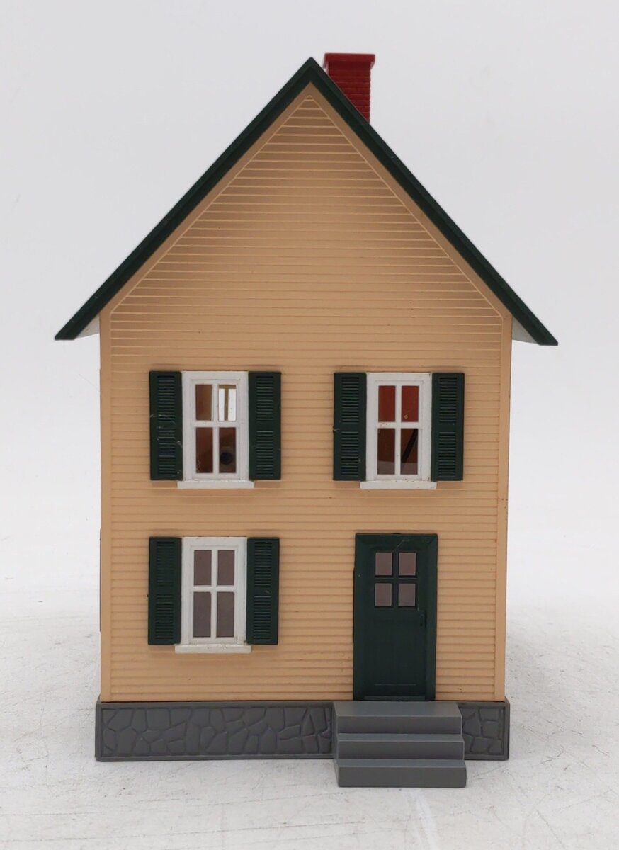 MTH 30-9045 O Assembled Row House W/Porch Cream W/Green Shutters