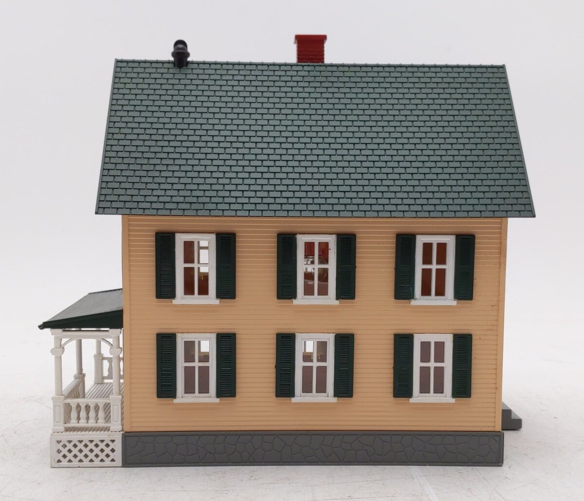 MTH 30-9045 O Assembled Row House W/Porch Cream W/Green Shutters