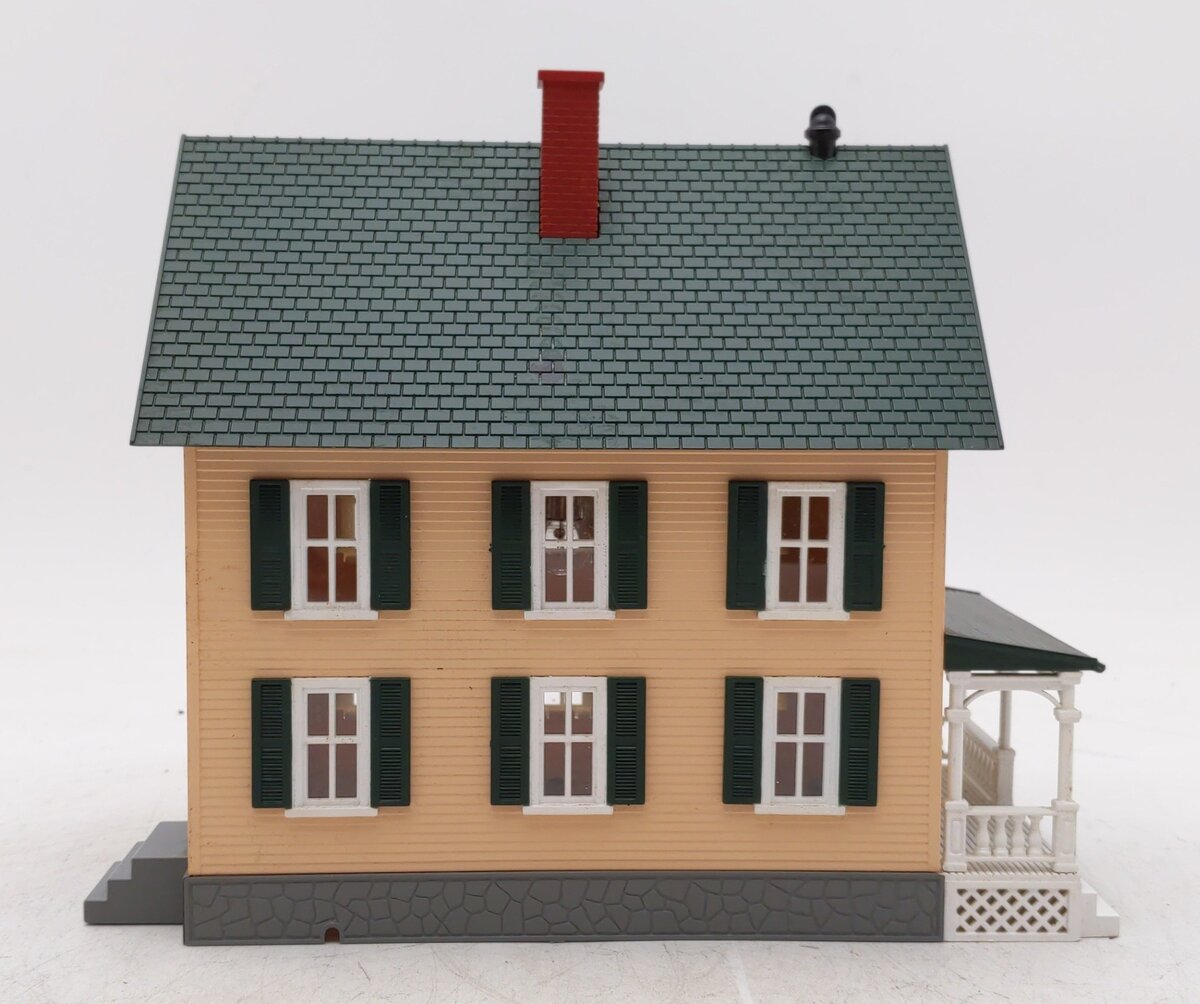 MTH 30-9045 O Assembled Row House W/Porch Cream W/Green Shutters