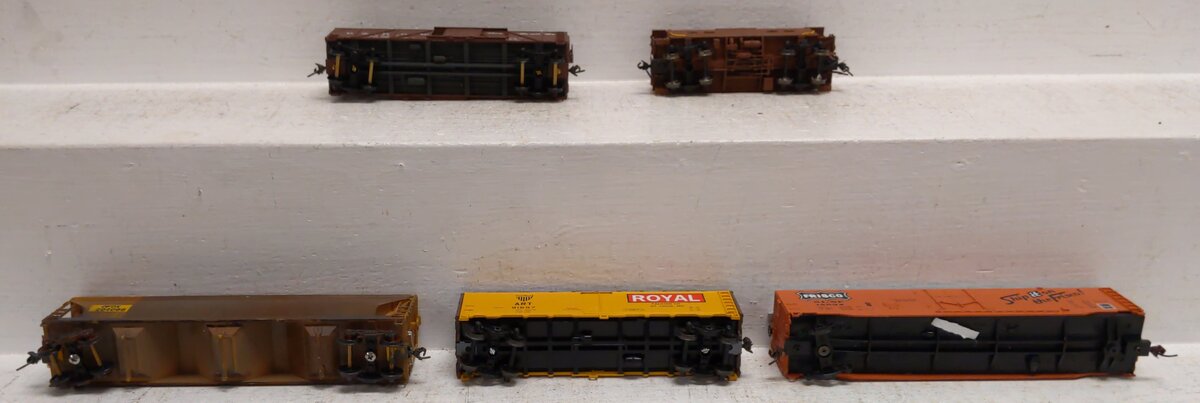 HO Scale Assorted Train Cars [5] VG