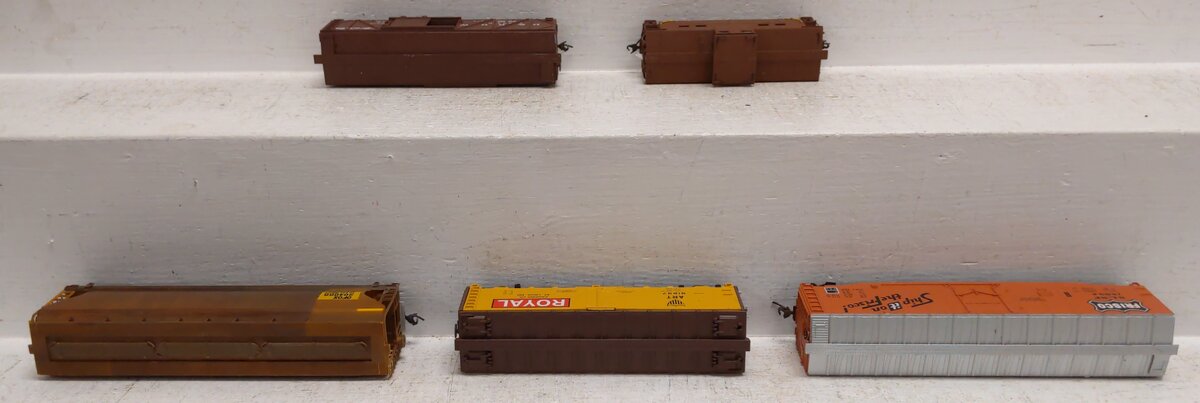 HO Scale Assorted Train Cars [5] VG