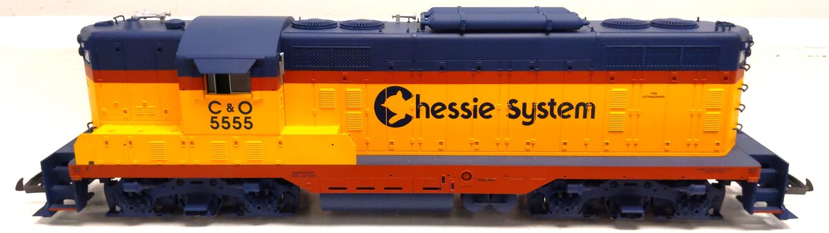 USA Trains R22105 G Scale Chessie System EMD GP7 Diesel Locomotive #5555