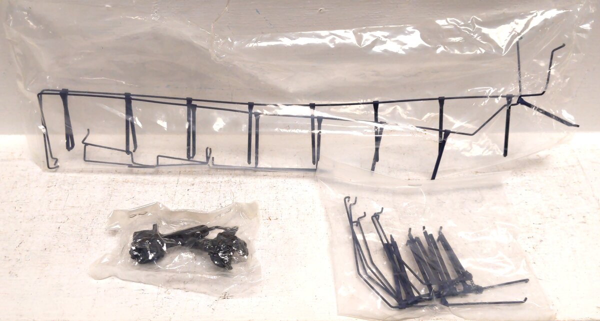 USA Trains R22105 G Scale Chessie System EMD GP7 Diesel Locomotive #5555