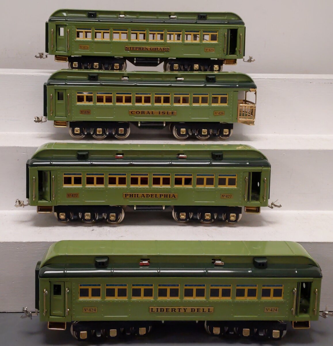 MTH 10-5061 O Two-Tone Green w/Brass Stephen Girard Passenger Set (Set of 4)