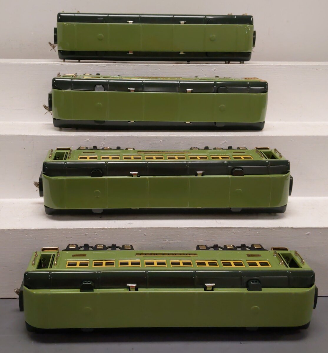 MTH 10-5061 O Two-Tone Green w/Brass Stephen Girard Passenger Set (Set of 4)