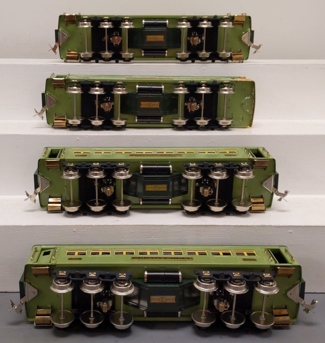 MTH 10-5061 O Two-Tone Green w/Brass Stephen Girard Passenger Set (Set of 4)