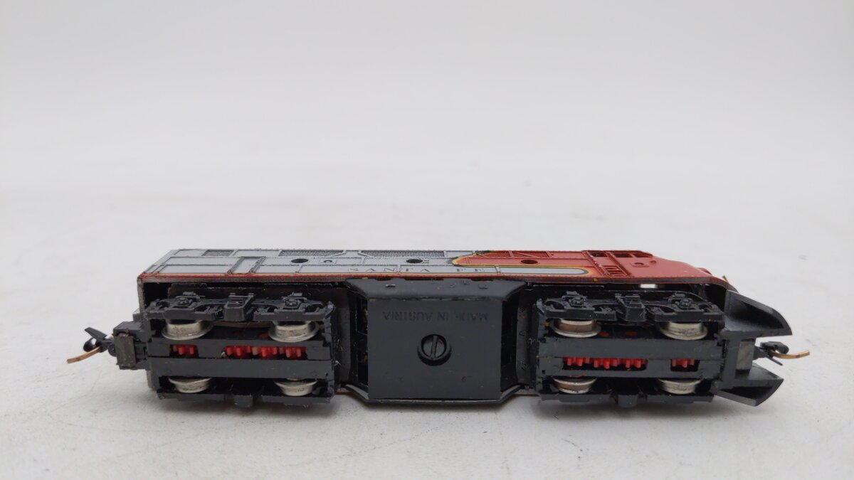 N Scale Santa Fe Diesel Locomotive VG