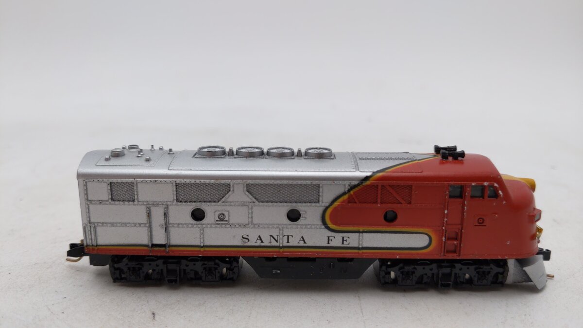 N Scale Santa Fe Diesel Locomotive VG