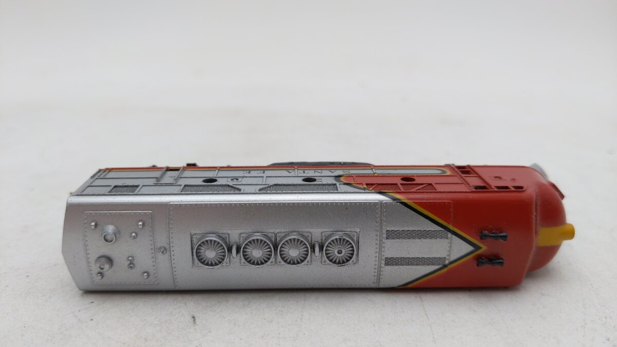 N Scale Santa Fe Diesel Locomotive VG
