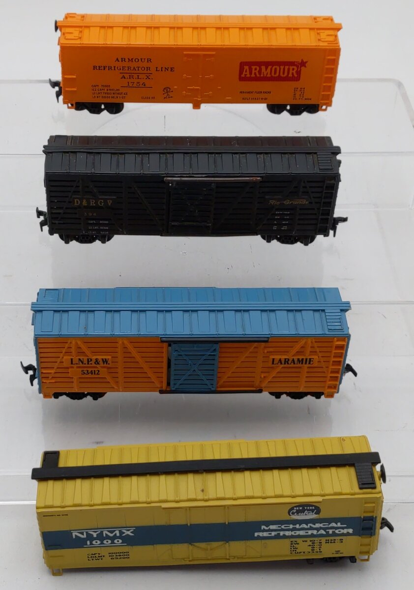 Assorted HO Scale Boxcars [4] VG