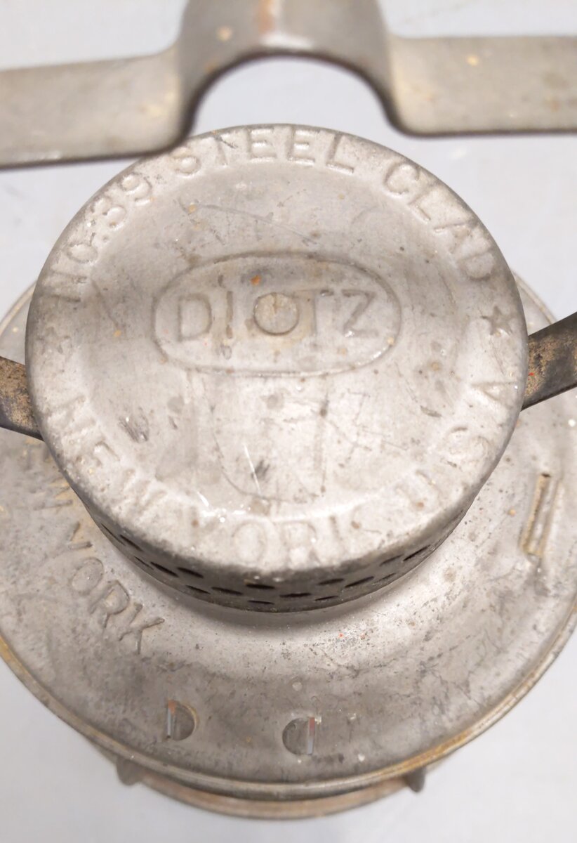 Dietz Vintage NYC Steel Clad Railroad Lantern #39 VG – Trainz