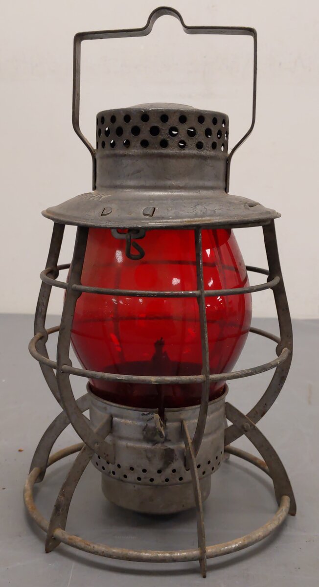 Dietz Vintage NYC Steel Clad Railroad Lantern #39 VG
