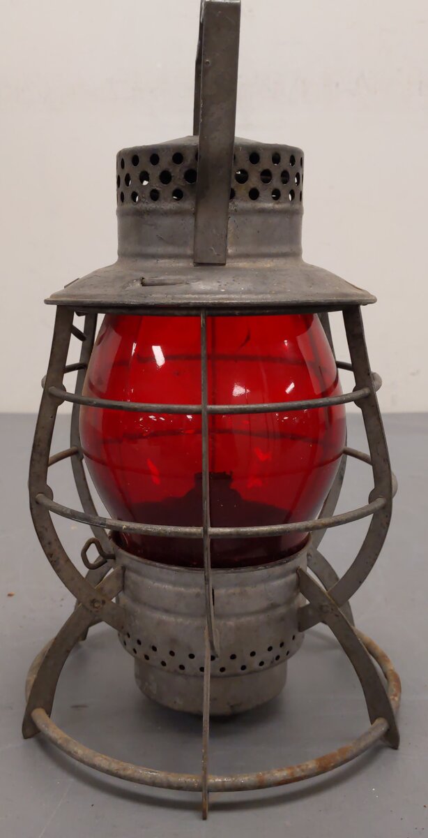 Dietz Vintage NYC Steel Clad Railroad Lantern #39 VG