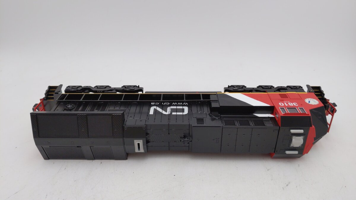 Lionel 2334050 O CN LionChief Plus 2.0 ET44ac Diesel Locomotive #3810