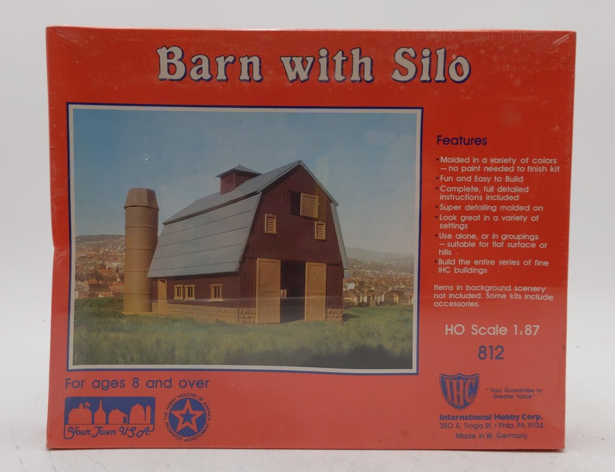 IHC 812 HO Scale Barn With Silo Building Kit