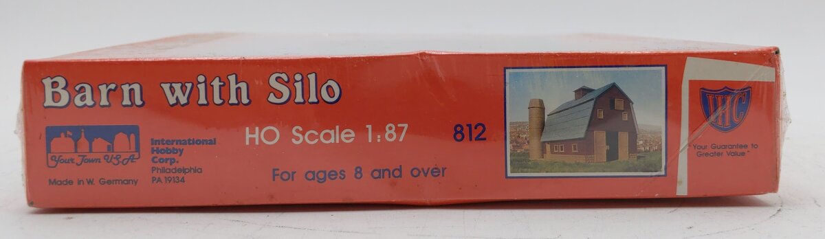 IHC 812 HO Scale Barn With Silo Building Kit