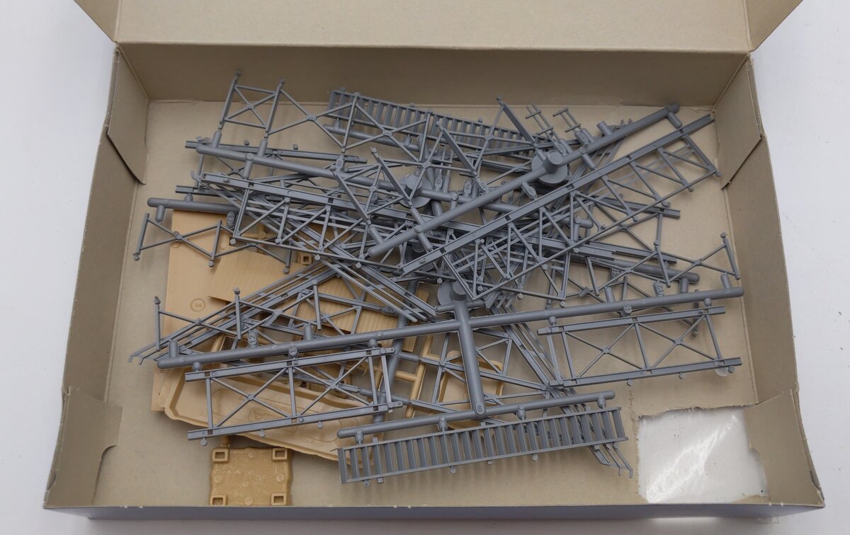 Pola 11706 HO Scale Pedestrian Bridge Plastic Model Building Kit
