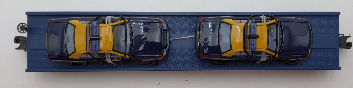 MTH 20-98548 WV Flat Car with 2 Ford Police Cars #206829