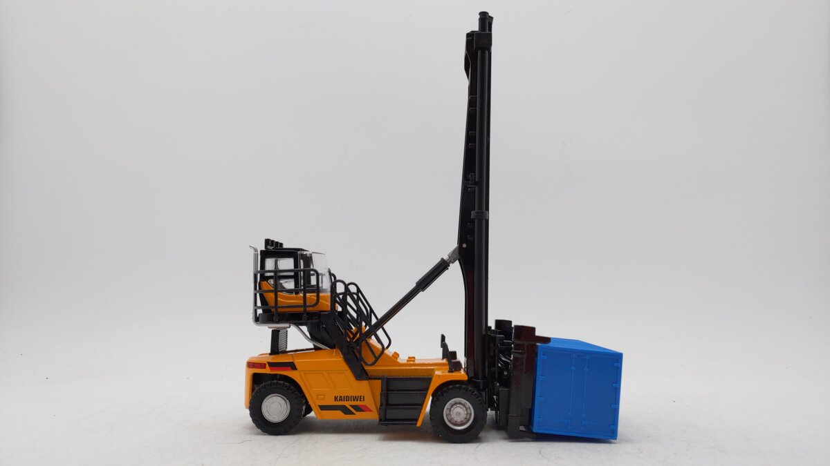 Menards 279-4232 1:50 Scale Kaidiwei Container Handler Car