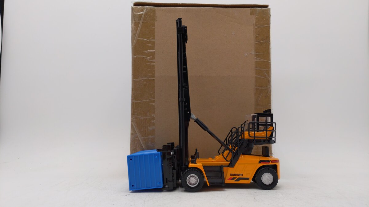 Menards 279-4232 1:50 Scale Kaidiwei Container Handler Car