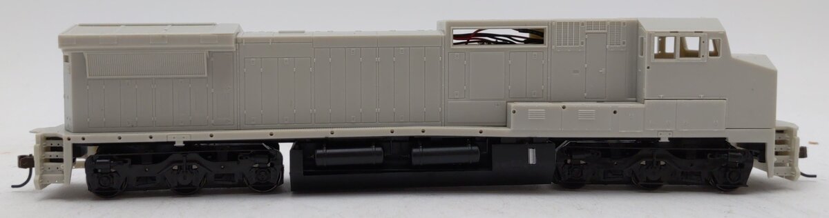 Bachmann 83501 HO Undecorated GE Dash 8-40CW Diesel Locomotive w/DCC