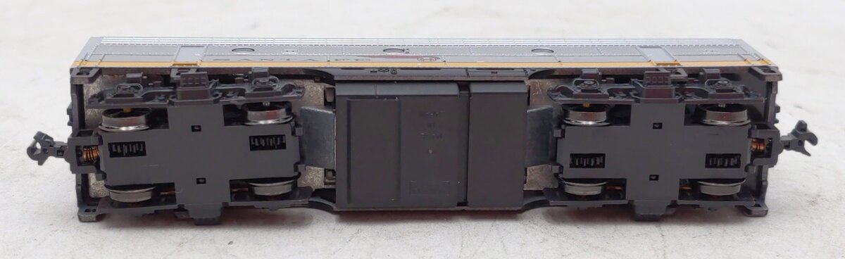Kato 176-2215-LS N Santa Fe Freight Bonnet Diesel Locomotive with LokSound DCC