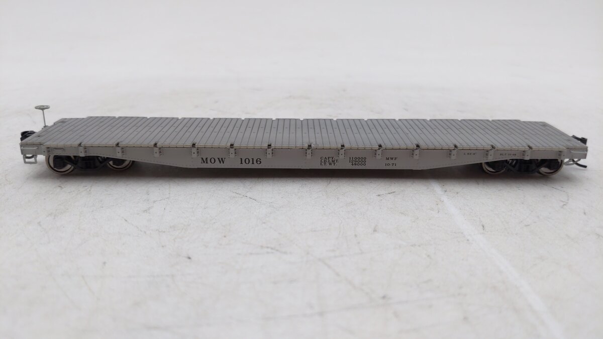 Walthers 932-42104 HO Platinum Line MOW 53' 6" AAR 50 Ton Flat Car #1016
