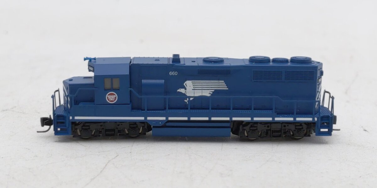 Micro-Trains 98101122 Z Missouri Pacific GP35 Powered Diesel Locomotive #660