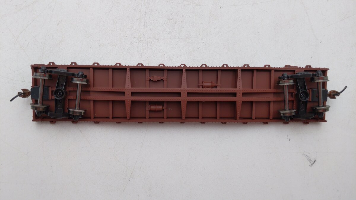 Roundhouse 14510 HO Southern Pacific 50' Flat Car w/Stakes #510105