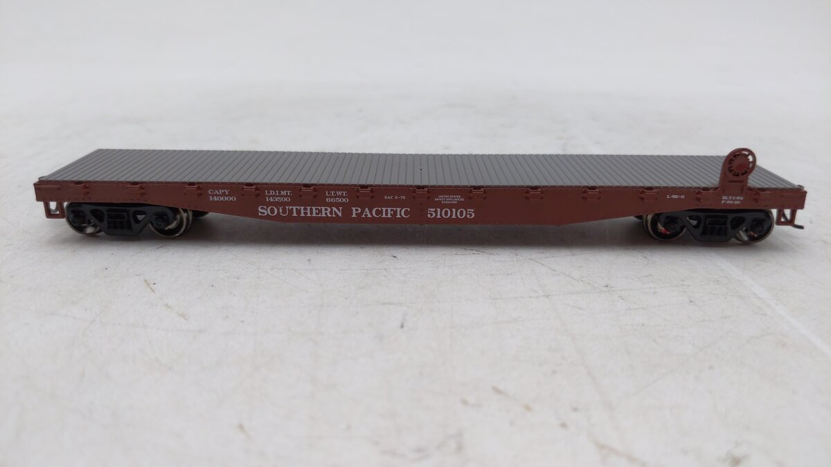 Roundhouse 14510 HO Southern Pacific 50' Flat Car w/Stakes #510105