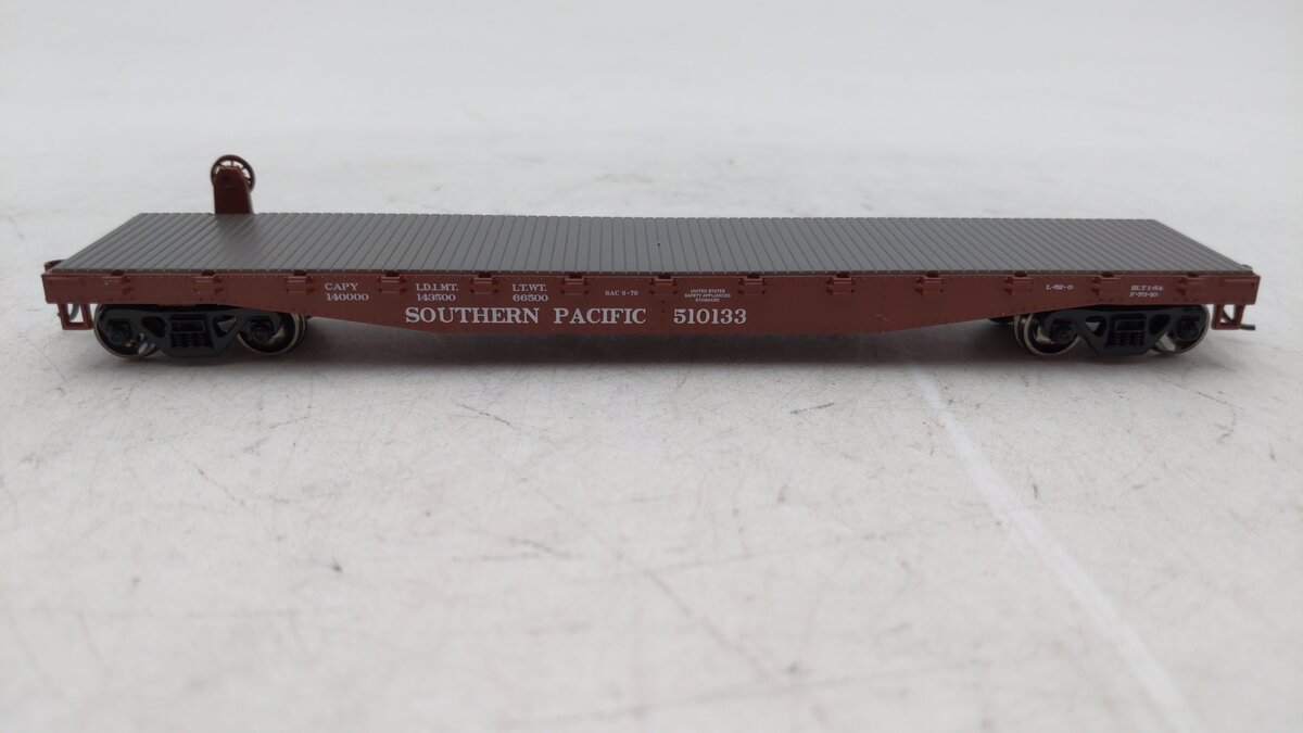 Roundhouse 14511 HO Southern Pacific 50' Flat Car w/Stakes #510133