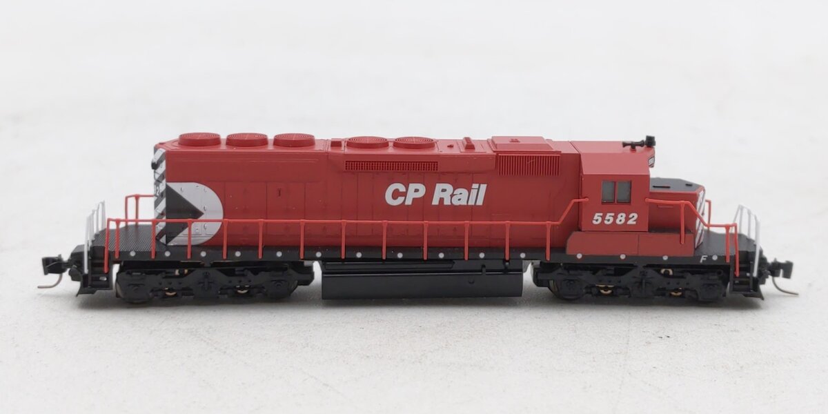 Micro-Trains 97001181 Z Canadian Pacific SD40-2 Powered Diesel Locomotive #5582