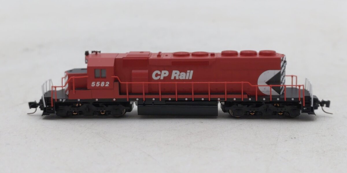 Micro-Trains 97001181 Z Canadian Pacific SD40-2 Powered Diesel Locomotive #5582