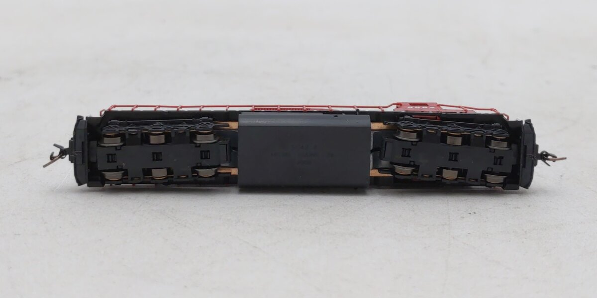 Micro-Trains 97001181 Z Canadian Pacific SD40-2 Powered Diesel Locomotive #5582