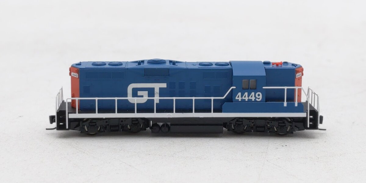 Micro-Trains 98201140 Z GTW EMD GP9 Powered Diesel Locomotive #4449