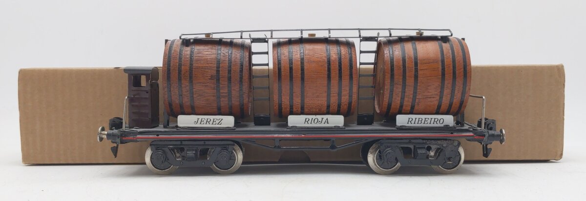 Paya 1361 O Gauge Wine Barrel Flatcar/Box