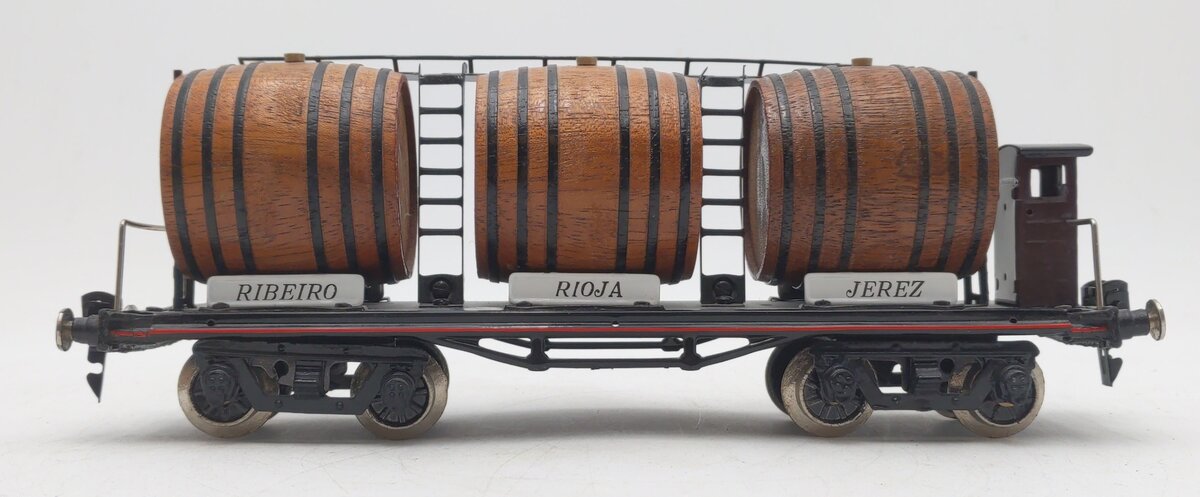 Paya 1361 O Gauge Wine Barrel Flatcar/Box