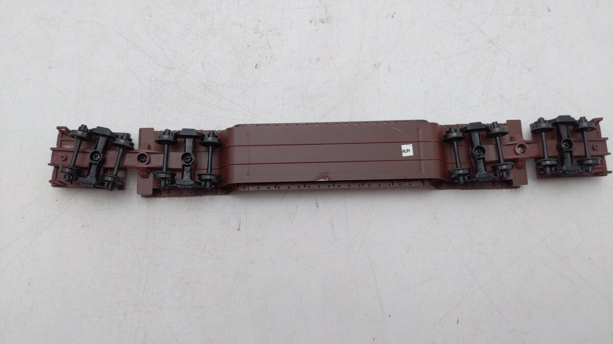 Walthers 932-5635 HO Southern Pacific 75' Depressed Center Four Truck Flat Car