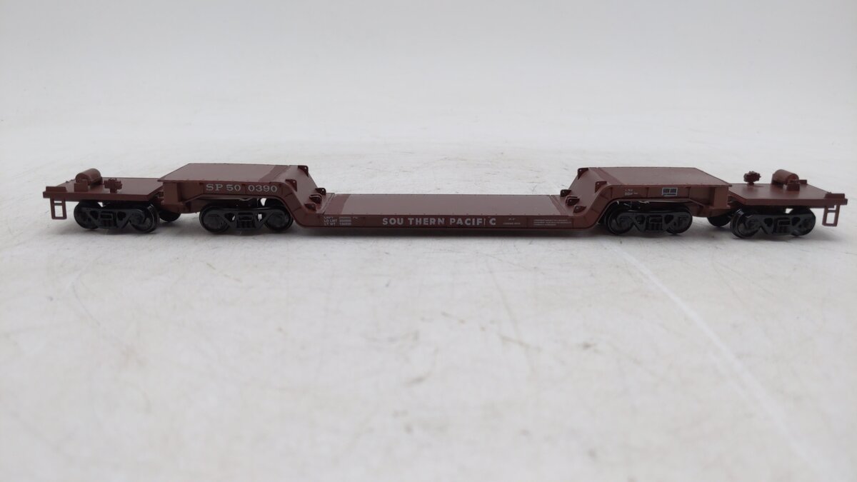 Walthers 932-5635 HO Southern Pacific 75' Depressed Center Four Truck Flat Car
