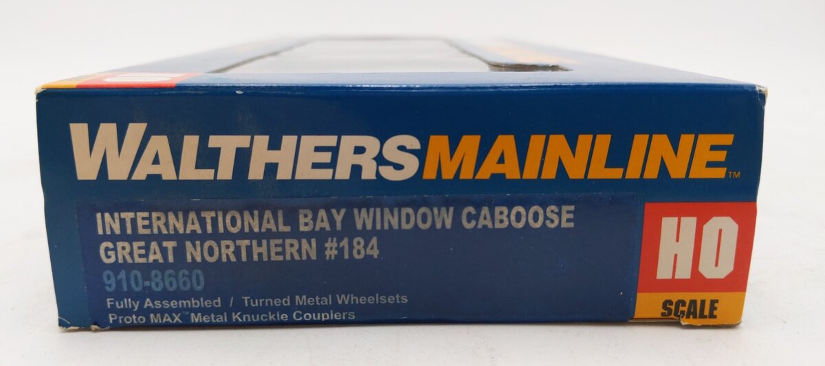 Walthers 910-8660 HO Great Northern International Bay Window Caboose #X-184